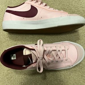 7Y pink Nike shoes